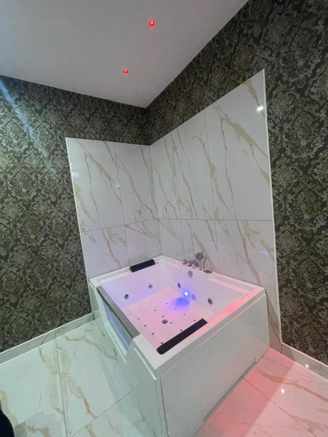 Life Hotel Casalnuovo Di Napoli Luaran gambar