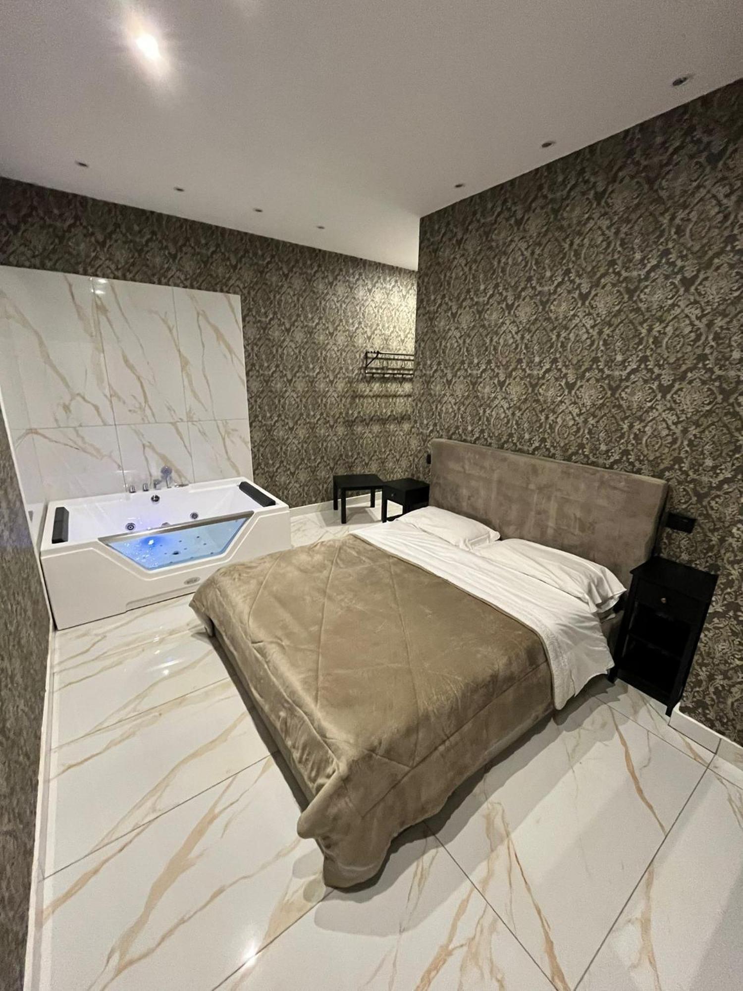 Life Hotel Casalnuovo Di Napoli Luaran gambar