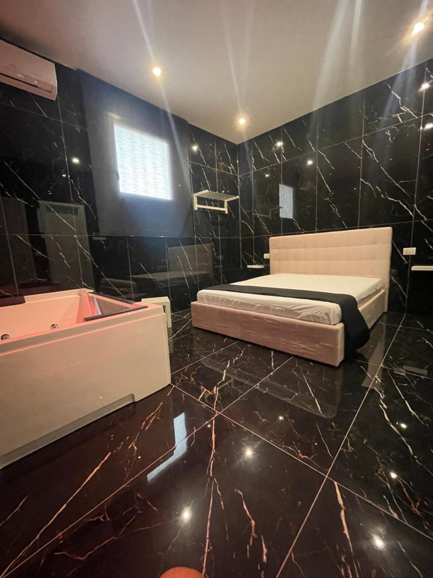 Life Hotel Casalnuovo Di Napoli Luaran gambar